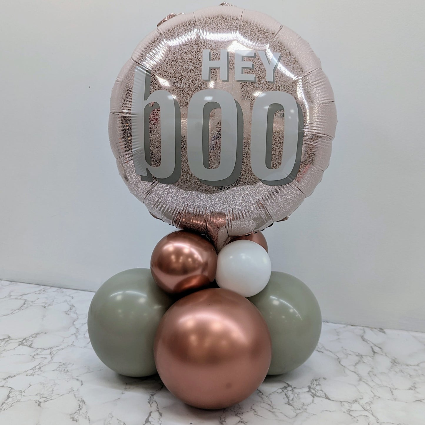 Halloween Balloon Centerpiece - Hey Boo
