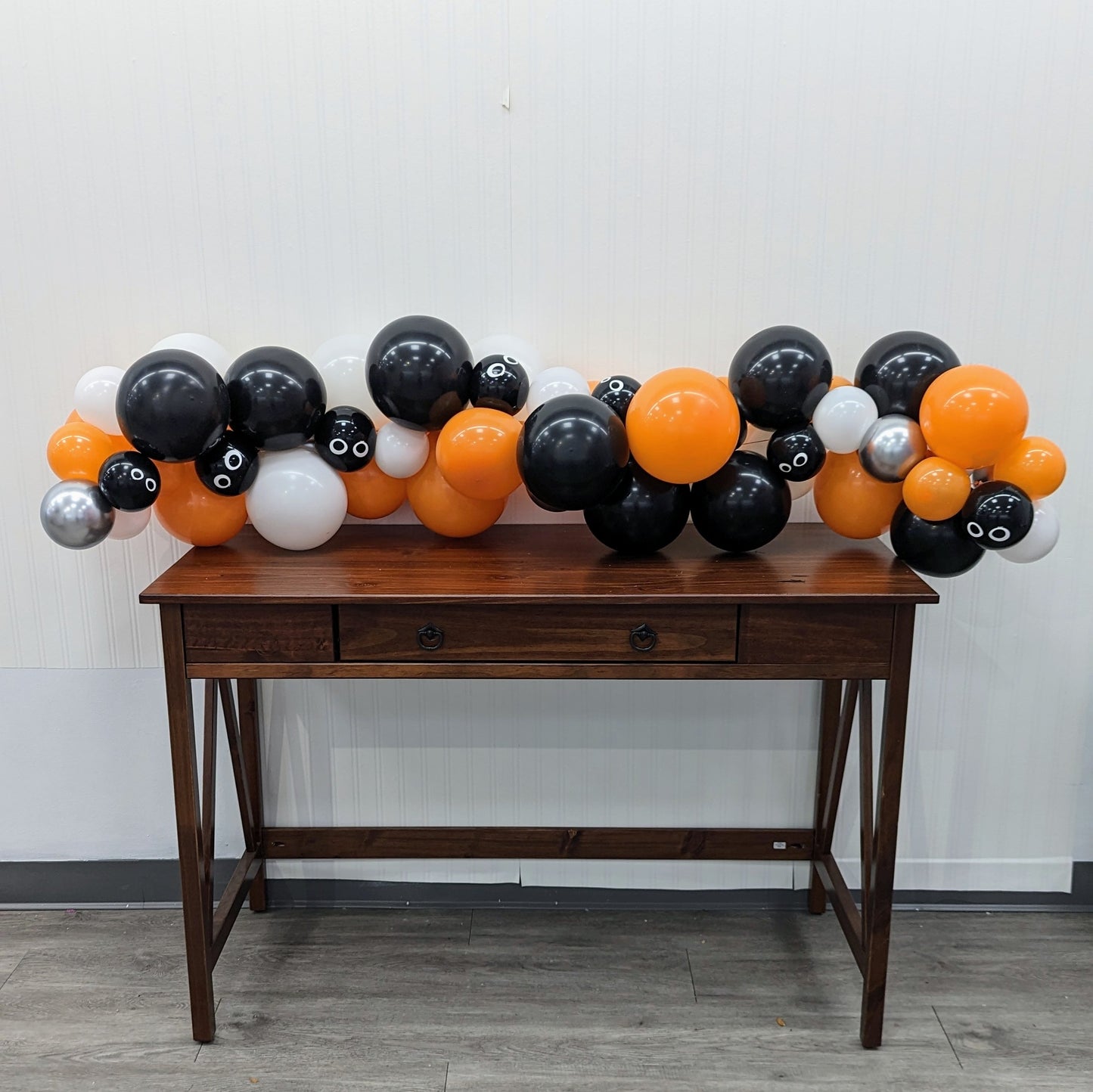 Halloween Balloon Table Runner